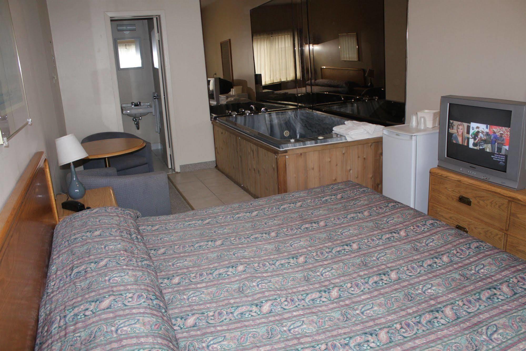 Tropicana 2* Niagara Falls